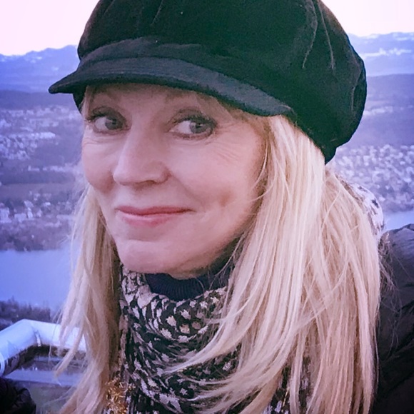 Meet your Posher, Posh - Picture 2 of 2